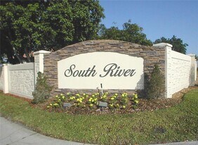 300 SW South River Dr in Stuart, FL - Building Photo