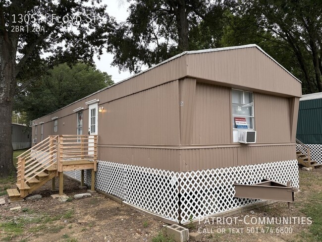 property at 1305 N Floyd St