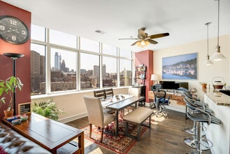 201 N 8th St, Unit 405 in Philadelphia, PA - Building Photo - Building Photo