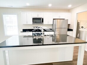 2325 Tazewell Ave, Unit A in Lynchburg, VA - Foto de edificio - Building Photo