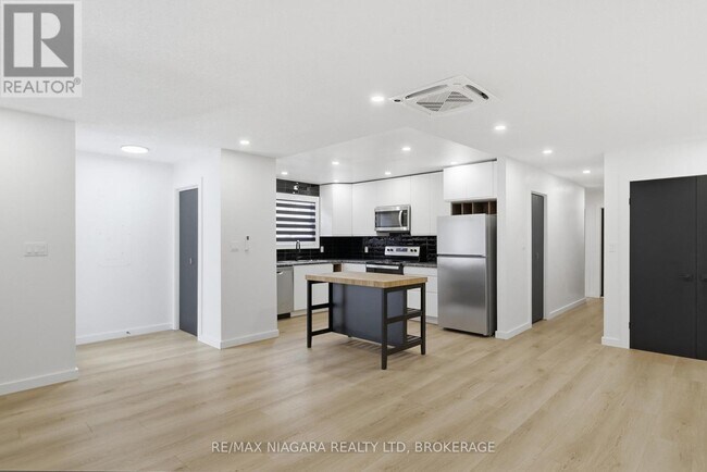 1361 Station St in Pelham, ON - Building Photo - Building Photo