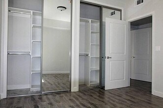 6851 Laurel Canyon Blvd in North Hollywood, CA - Foto de edificio - Building Photo