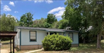 306 Orchard St in San Marcos, TX - Building Photo