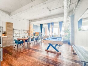555 Evergreen St in Dallas, TX - Building Photo - Building Photo