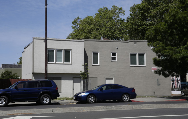 1444 Alcatraz in Berkeley, CA - Building Photo - Building Photo