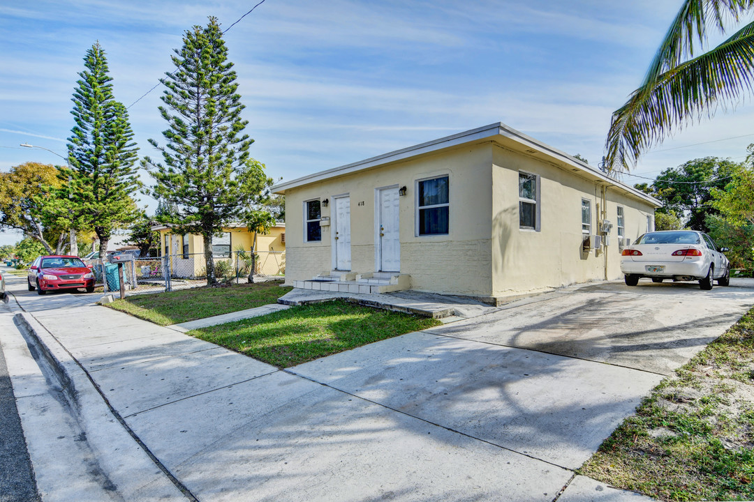 418 NW 11th Ave in Boynton Beach, FL - Building Photo