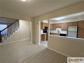 2305 Deerfield Dr in Edison, NJ - Building Photo - Building Photo