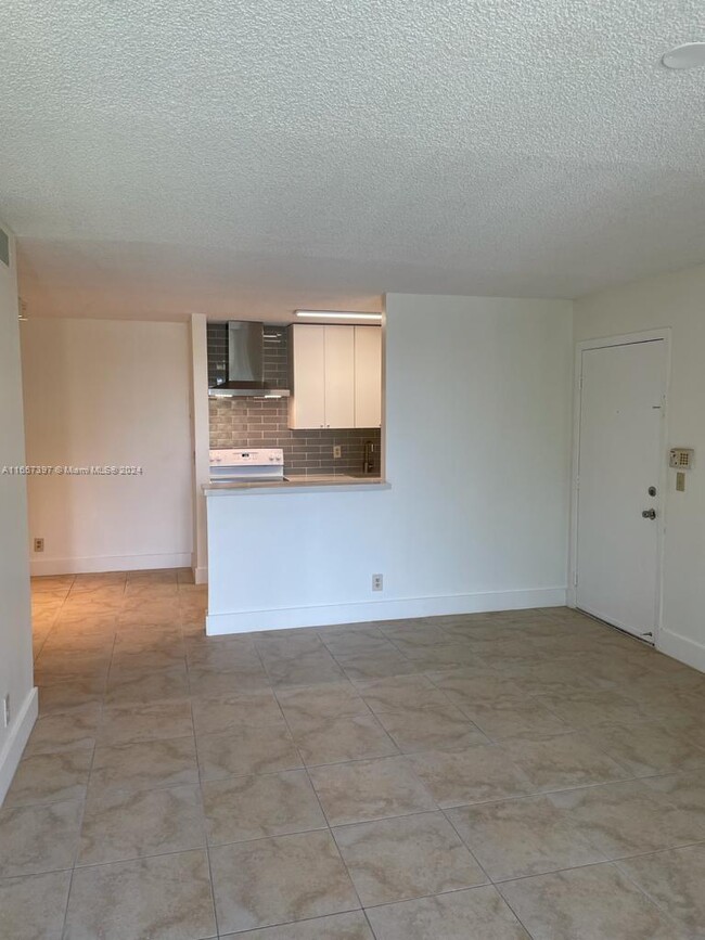 10781 Cleary Blvd in Plantation, FL - Building Photo - Building Photo