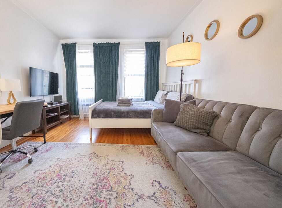 1432 2nd Ave in New York, NY - Building Photo