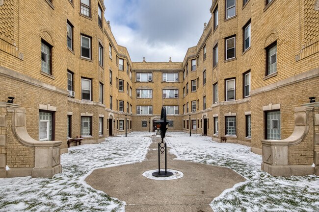 property at 7377 N Damen Ave