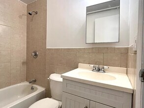 911 Greene Ave in Brooklyn, NY - Building Photo - Building Photo