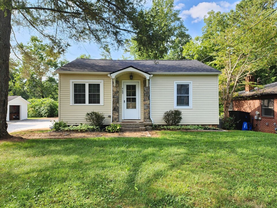 469 Kenilworth Rd in Asheville, NC - Building Photo