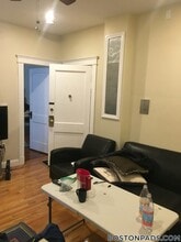 1189 Commonwealth Ave, Unit 11 in Boston, MA - Foto de edificio - Building Photo