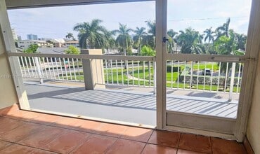 300 Layne Blvd in Hallandale Beach, FL - Building Photo - Building Photo