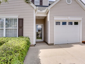 321 Robin Helton Dr in Boiling Springs, SC - Foto de edificio - Building Photo