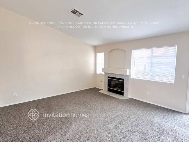 923 Shadowfax Rd in Henderson, NV - Foto de edificio - Building Photo