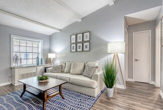 Sherwood Oaks in Riverview, FL - Building Photo - Interior Photo