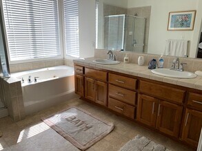 11013 Dawson Falls Ave in Bakersfield, CA - Building Photo - Building Photo