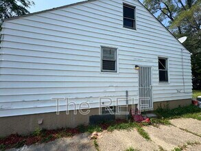 18941 Elkhart St in Harper Woods, MI - Building Photo - Building Photo