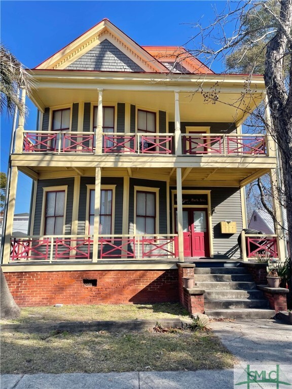 property at 502 E Park Ave