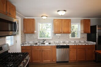 102 Clinton Dr in Pittsburgh, PA - Building Photo - Building Photo
