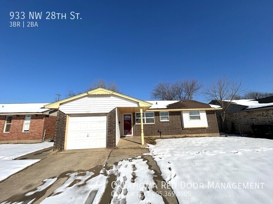 933 NW 28th St in Moore, OK - Building Photo