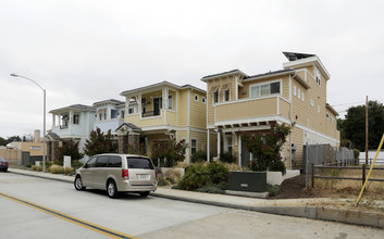 420-432 S Cleveland St in Oceanside, CA - Foto de edificio - Building Photo