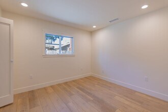 511 Burnham Rd in Oak View, CA - Foto de edificio - Building Photo