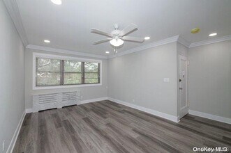 146 Covert Ave-Unit -H4 in Stewart Manor, NY - Building Photo - Building Photo