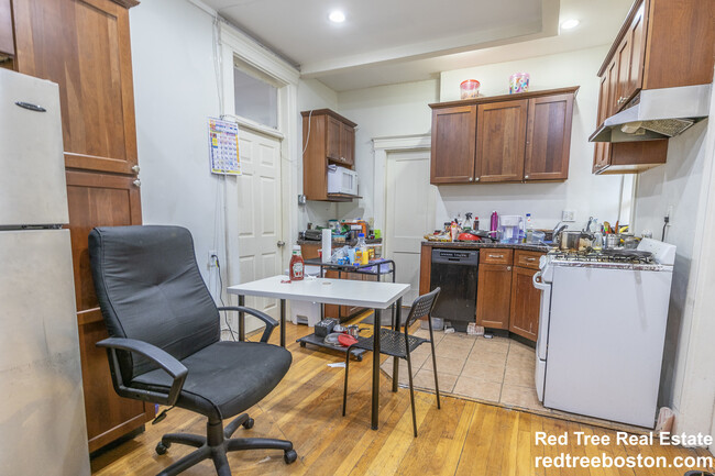 39 Hemenway St, Unit 14