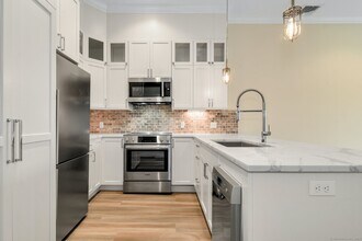 1077 Post Rd in Darien, CT - Building Photo - Building Photo