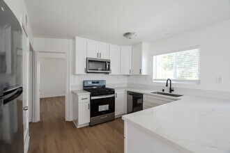5191 Alumni Pl in San Diego, CA - Building Photo - Building Photo