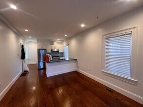 124 Columbia St in Cambridge, MA - Foto de edificio - Building Photo