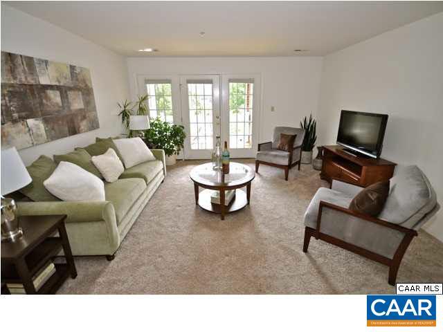 200 Lake Club Ct in Charlottesville, VA - Foto de edificio - Building Photo