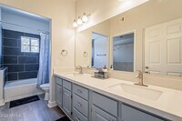 600 Grove Pky photo'