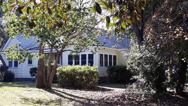 1151 E Montague Ave in North Charleston, SC - Foto de edificio - Building Photo