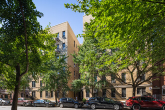 Saint Annes Court in New York, NY - Foto de edificio - Building Photo