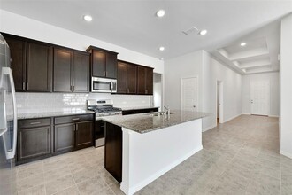 2207 Villa Flora Ln in Friendswood, TX - Building Photo - Building Photo