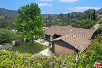 1741 Golf Club Dr in Glendale, CA - Building Photo - Building Photo