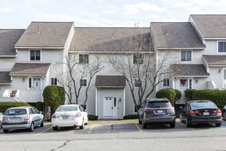 100 Merrimack Ave in Dracut, MA - Building Photo - Building Photo