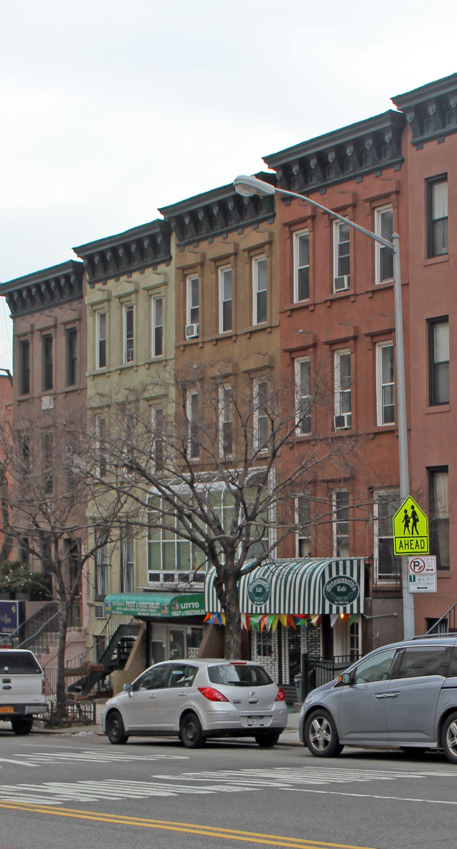 1628 York Ave in New York, NY - Building Photo - Building Photo