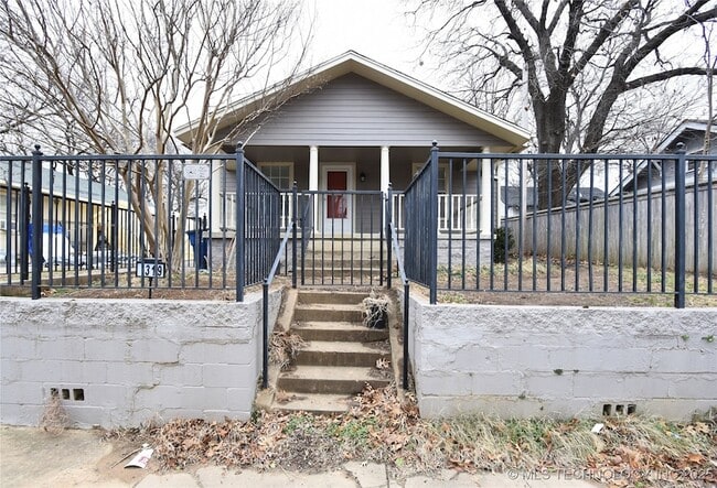 property at 319 S Gillette Ave