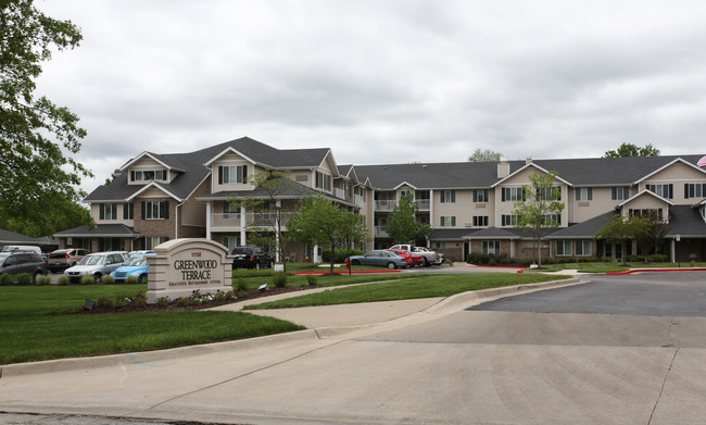 Greenwood Terrace in Lenexa, KS - Foto de edificio - Building Photo