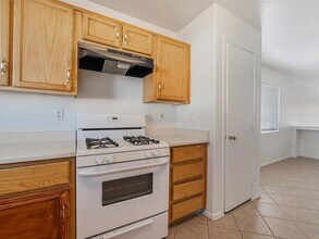 5021 Drifting Pebble St in North Las Vegas, NV - Building Photo - Building Photo