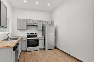 9368 Valley View Dr NW in Albuquerque, NM - Building Photo - Building Photo