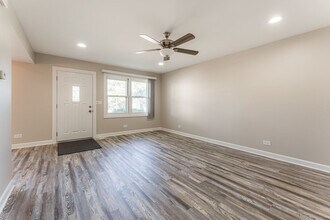 305 Milton Ct in Bloomingdale, IL - Building Photo - Building Photo