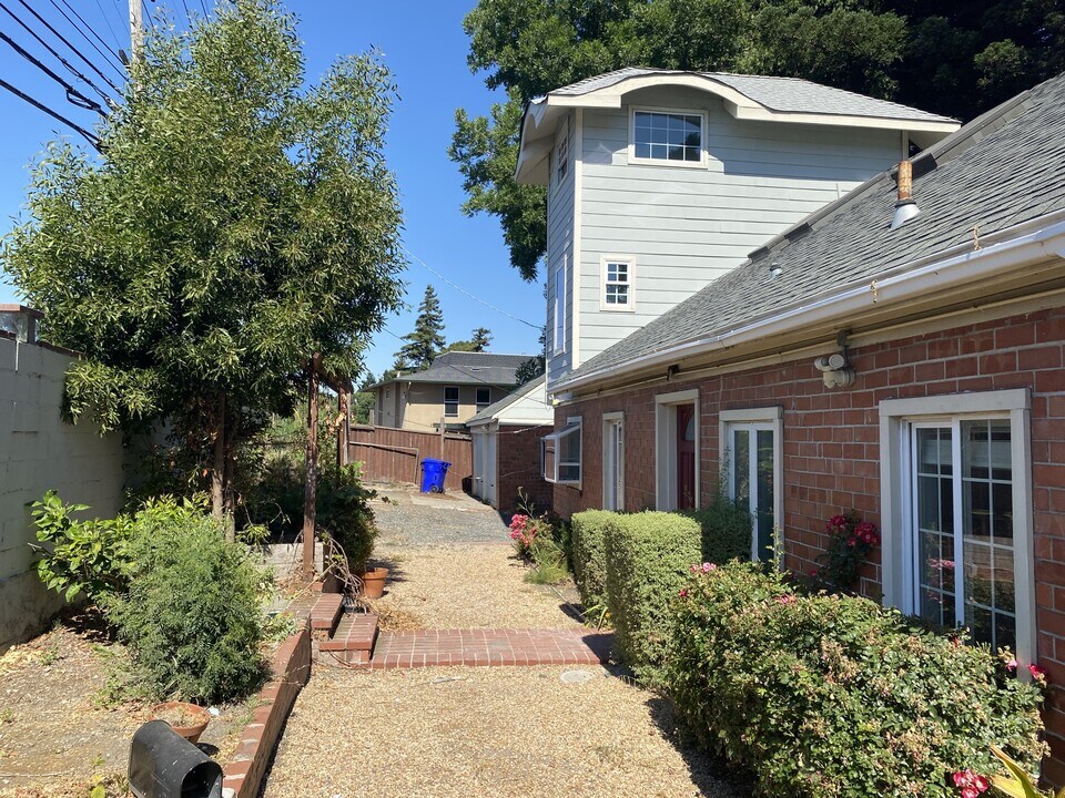 4405 San Pablo Dam Rd in El Sobrante, CA - Building Photo