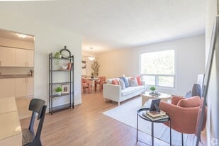 977 Mohawk in Hamilton, ON - Building Photo