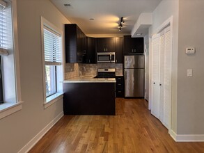 2203 W Eastwood Ave, Unit 1E in Chicago, IL - Foto de edificio - Building Photo