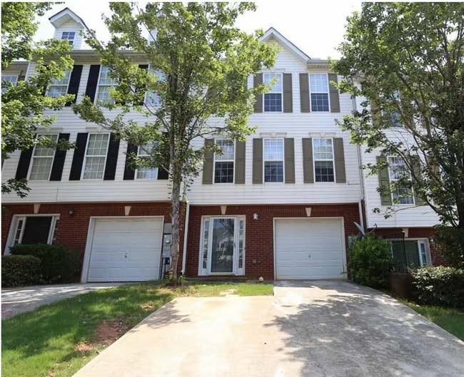 property at 5647 Strathmoor Manor Cir